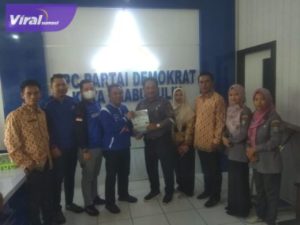 Kesbangpol Prabumulih Datangi Sekretariat Partai Demokrat Prabumulih. Foto : viralsumsel.com/mal