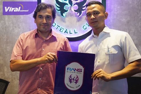 Klub milik artis Raffi Ahamd, RANS Nusantara FC resmi umumkan pelatih baru Eduardo Almeida. Foto : lib