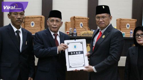 H. Iskandar, SE mengajukan pengunduran diri dari jabatannya sebagai Bupati OKI di hadapan Rapat Paripurna DPRD OKI, Kamis, (25/5/23). Foto : viralsumsel.com/fir