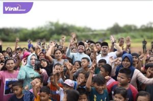 Gubernur Sumsel H Herman Deru usai meletakan batu pertama pembangunan Gedung MWC NU Kelingi IV-D bertempat di Desa Temuan Jaya Kecamatan Muara Kelingi MURA, Rabu (3/5/2023). Foto : viralsumsel.com/nto