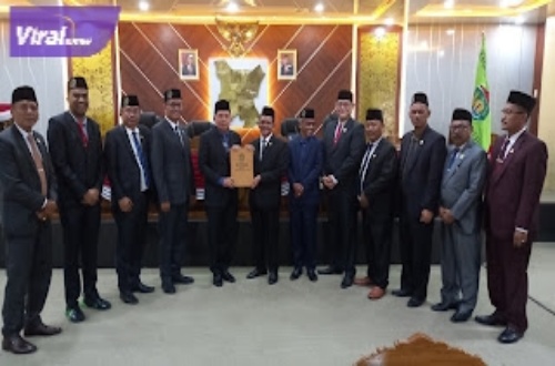 Rapat paripurna XVII DPRD Prabumulih masa persidangan II tahun 2023, tentang rekomendasi LKPJ Walikota Prabumulih tahun 2022, Rabu (10/5/2023).Foto : viralsumsel.com/mal