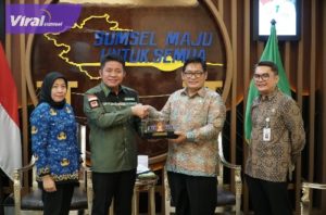 Gubernur Sumsel H Herman Deru, ketika menerima kunjungan kerja jajaran Komnas Ham, di ruang tamu Gubernur, Senin (22/5). Foto : viralsumsel.com/win