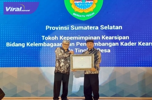 Herman Deru Satu-Satunya Gubernur Terima Penghargaan Tokoh Kepemimpinan Bidang Kearsipan. Foto : viralsumsel.com/nto