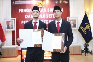 Rafael Struick dan Ivar Jenner Resmi Menjadi WNI. Foto : pssi