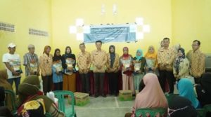 Wakil Walikota Prabumulih H. Andriansyah Fikri, SH serahkan bantuan korban banjir di Gedung Serbaguna Kelurahan Mangga Besar, Kamis, 4 April 2023. Foto : viralsumsel.com/mal