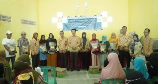 Wakil Walikota Prabumulih H. Andriansyah Fikri, SH serahkan bantuan korban banjir di Gedung Serbaguna Kelurahan Mangga Besar, Kamis, 4 April 2023. Foto : viralsumsel.com/mal