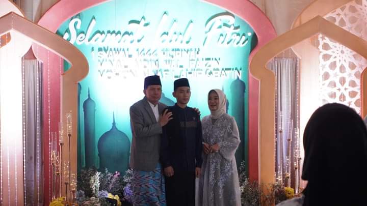 Open house dalam rangka Idul Fitri 1444 H di Rumah Dinas Walikota di tuan rumahi oleh Bapak Walikota Prabumulih, Ir. H. Ridho Yahya, MM dan keluarga. Foto : viralsumsel.com/mal