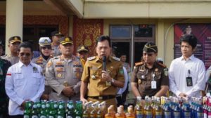 Walikota Prabumulih Ir. H. Ridho Yahya, MM, menghadiri kegiatan Apel Gelar Pasukan Operasi Ketupat 2023 di halaman kantor POLRES Prabumulih, Senin, 17 April 2023. Foto : viralsumsel.com/mal