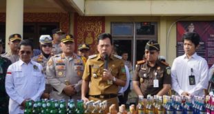 Walikota Prabumulih Ir. H. Ridho Yahya, MM, menghadiri kegiatan Apel Gelar Pasukan Operasi Ketupat 2023 di halaman kantor POLRES Prabumulih, Senin, 17 April 2023. Foto : viralsumsel.com/mal