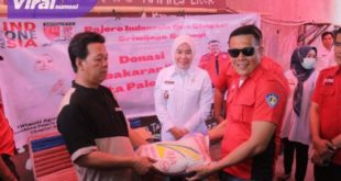 Datang Bersama Club Pajero Indonesia One Chapter Sriwijaya, Fitrianti Agustinda Wakil Walikota Palembang Beri Bantuan Korban Kebakaran di Jalan Faqih Usman, Kelurahan 1 Ulu. Foto : viralsumsel.com/nto
