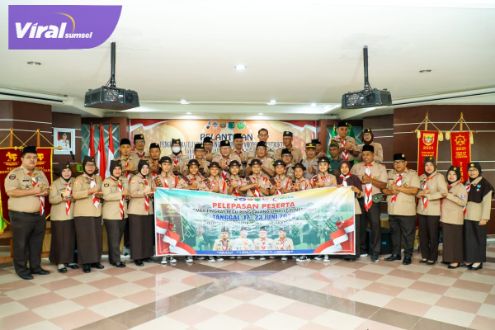 Pj Sekda Kabupaten Musi Banyuasin sekaligus Ketua Kwartir Cabang Gerakan Pramuka Muba Musni Wijaya S Sos MSi secara resmi melantik pengurus majelis pembimbing, pimpinan, pamong dan Instruktur SBH Masa Bakti 2023 – 2028. Foto : viralsumsel.com/dev