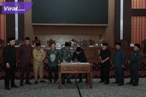 Suasana rapat paripurna DPRD dengan agenda mendengarkan laporan Badan Anggaran (Banggar) DPRD Lubuklinggau hasil pembahasan Raperda tentang Pertanggungjawaban Pelaksanaan APBD Kota Lubuklinggau tahun 2022. Foto : viralsumsel.com