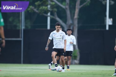 Pemain Naturalisasi Timnas Indonesia Shayne Pattynama Tak Sabar Debut Menghadapi Argentina. Foto : pssi