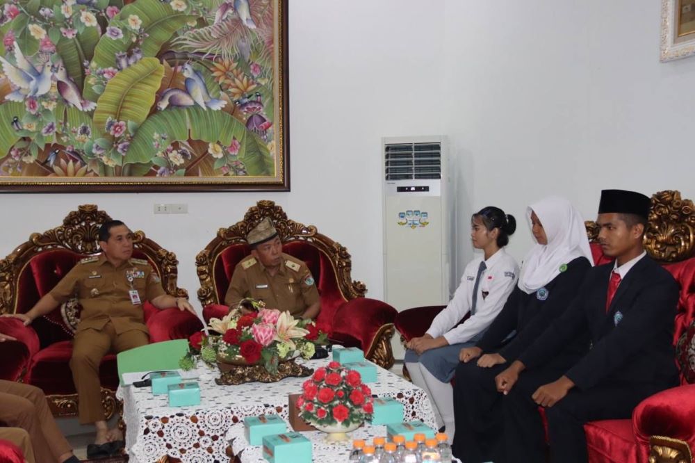 Walikota Lubuklinggau SN Prana Putra Soge Apresiasi Pelajar Kota Lubuklinggau Terpilih Menjadi Paskibraka Tingkat Nasional dan Provinsi. Foto : viralsumsel.com  