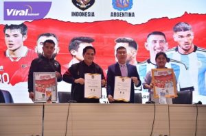 Ketua Umum PSSI Erick Thohir Erick dalam jumpa pers kerja sama antara PSSI dan Aice di GBK Arena, Jakarta, Sabtu (17/6). Foto : pssi