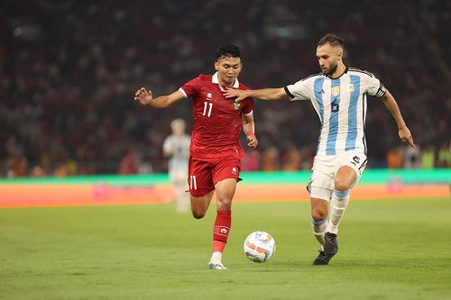Pertandingan Timnas Indonesia saat melawan Argentina pada uji coba FIFA Matchday di Stadion Utama Gelora Bung Karno, Jakarta, Senin (19/6/2023) malam. Foto : pssi