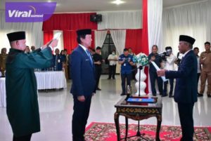 Bupati OKI, H. Iskandar, SE secara resmi melantik Ir. Asmar Wijaya, M. Si selaku Sekretaris Daerah Kabupaten OKI di Ruang Rapat Bende Seguguk II Setda OKI, Senin, (3/7/2023). Foto : viralsumsel.com/fir
