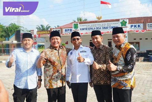 Silaturahmi Dengan Warga Desa Sinar Tungkal MUBA, Herman Deru Tinjau Pembangunan Masjid Al-Istiqomah. Foto : viralsumsel.com/win