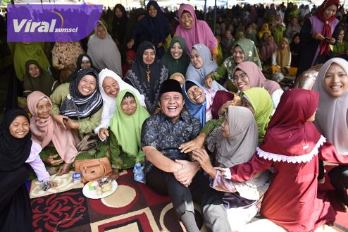 Hadiri Pengajian Akbar di Mesuji Makmur OKI, Herman Deru Ingatkan Soal Pentingnya Kerukunan dan Bersyukur. Foto : viralsumsel.com/win