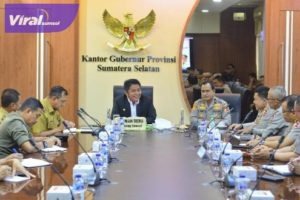 Gubernur Sumsel H Herman Deru menerima kunjungan peserta didik Sespimti Polri Dikreg ke 32 dalam rangka kegiatan Praktek Kerja Dalam Negeri (PKDN) di Rapat Gubernur Sumsel, Senin (24/7/2023). Foto : viralsumsel.com/win