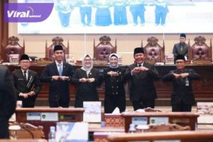 Gubernur Herman Deru Bersama Unsur Pimpinan DPRD Sumsel Tandatangani Nota Kesepakatan KUA-PPAS APBD Tahun Anggaran 2024. Foto : viralsumsel.com/win