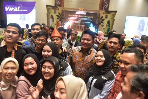 Herman Deru Motivasi Para Mahasiswa/i Asal Sumsel yang Menimba Ilmu di Yogyakarta. Foto : viralsumsel.com/win