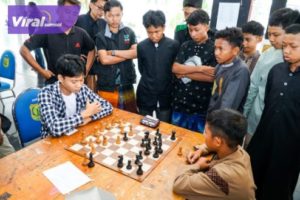 Lomba Kejuaraan Catur Meriahkan HUT Kemerdekaan RI ke-78 di Pendopoan Griya Bumi Serasan Sekate, Selasa (15/8/2023). Foto : viralsumsel.com