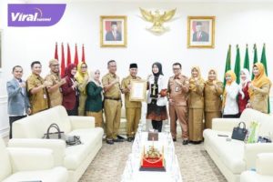 Pj Bupati Muba, H Apriyadi Mahmud audiensi bersama dengan empat Tenaga Kesehatan Teladan (Nakesdan) yang telah meraih juara hingga ke Tingkat Nasional, Senin (21/8/2023). Foto : viralsumsel.com/dev