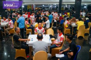 Ratusan Penggemar Gaplek dan Kartu Song Berkumpul di Rumah Dinas Bupati Muba. Foto : viralsumsel.com/dev