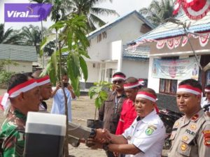 Pemerintah Kecamatan Bersama Polsek Lalan Penanaman Ratusan Pohon Meriahkan HUT RI ke-78. Foto : viralsumsel.com/dev