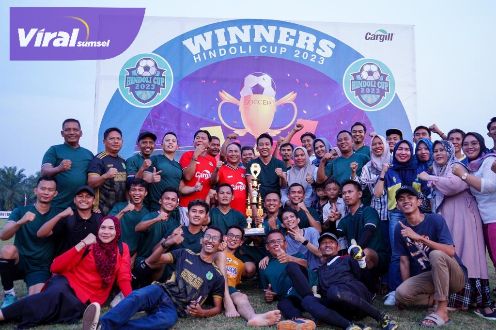 Pj Bupati Muba Drs H Apriyadi Mahmud MSi membuka turnamen sepak bola Hindoli Cup 2023, di Lapangan Sepakbola Gelora Hindoli. Kecamatan Sungai Lilin, Minggu (24/9/2023). Foto : viralsumsel.com/dev