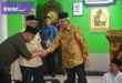 Wakil Gubernur Sumsel H. Mawardi Yahya saat memperingati Maulid Nabi Muhammad SAW 1445 bersama para jemaah dan masyarakat di masjid Baitul Muttaqin Komplek Griya Revari Indah Talang Kelapa Palembang, Kamis (28/9/2023). Foto : viralsumsel.com/win