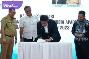Gubernur Sumsel H. Herman Deru hadiri Rakor Pengembangan Kompetensi SDM Aparatur Se- Sumsel Tahun 2023di Aula BPSDMD Provinsi Sumsel, Senin (11/9/2023). Foto : viralsumsel.com/win 