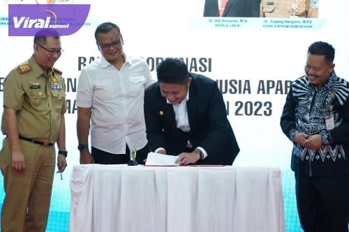 Gubernur Sumsel H. Herman Deru hadiri Rakor Pengembangan Kompetensi SDM Aparatur Se- Sumsel Tahun 2023di Aula BPSDMD Provinsi Sumsel, Senin (11/9/2023). Foto : viralsumsel.com/win 