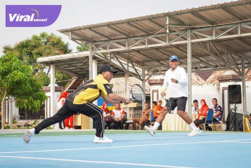 Pj Bupati Muba H Apriyadi Mahmud meresmikan Lapangan Tenis Kantor Pengadilan Agama Sekayu, Selasa (03/10/2023). Foto : viralsumsel.com/dev