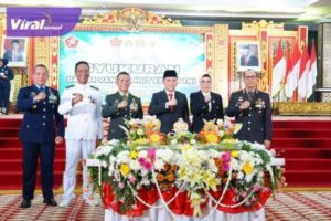 Penjabat (Pj) Gubernur Sumatera Selatan Agus Fatoni usai memimpin Rapat Koordinasi (Rakor) Percepatan Pengendalian Karhutla di Auditorium Graha Bina Praja, Kamis (5/10/2023). Foto : viralsumsel.com/win