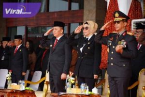 Pj Gubernur Sumsel Agus Fatoni menghadiri HUT TNI ke-78 yang mengusung tema ‘TNI Patriot NKRI: Pengawal Demokrasi untuk Indonesia’ di Lapangan Griya Agung Palembang, Kamis (5/10/2023). Foto : viralsumsel.com/win