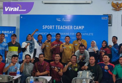Ketua Asosiasi Futsal Provinsi (AFP) Sumsel, Ahmad Toyibir saat membuka Sport Teacher Camp 2023, Sabtu (07/10/2023) di SMA Xaverius 1 Palembang. Foto : viralsumsel.com/ril