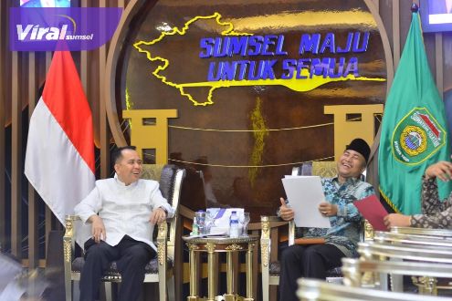 Pj Gubernur Sumsel Dr Drs Agus Fatoni MSi saat menerima audiensi Pj Bupati Muba Apriyadi Mahmud. Foto : viralsumsel.com/dev