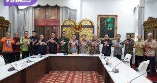 Pj Gubernur Sumsel Agus Fatoni saat menerima audiensi Direktur Utama BSB dan jajaran bertempat di Ruang Rapat Griya Agung Palembang, Kamis (12/10/202). Foto : viralsumsel.com/win