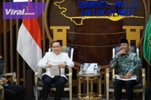 Pj Gubernur Sumsel H Agus Fatoni saat menerima audiensi dari Pj Bupati Musi Banyuasin (MUBA) Apriyadi di Kantor Gubernur Sumsel, Jumat (13/10/2023). Foto : viralsumsel.com/win