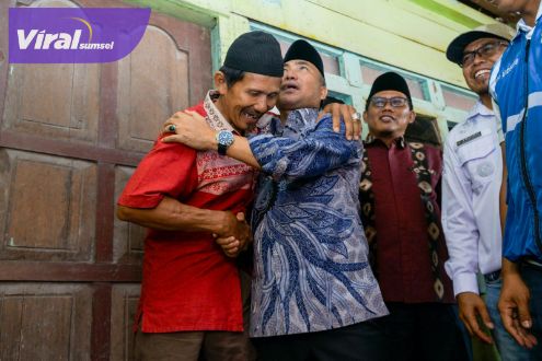 Pj Bupati Muba Apriyadi Mahmud dalam rangka Peresmian Pengoperasian Listrik di Desa Tebing Indah, Sabtu (14/10/2023). Foto : viralsumsel.com/dev Pj Bupati Muba Apriyadi Mahmud dalam rangka Peresmian Pengoperasian Listrik di Desa Tebing Indah, Sabtu (14/10/2023). Foto : viralsumsel.com/dev
