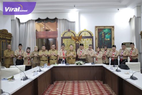 Penjabat (Pj) Gubernur Sumsel Agus Fatoni saat menerima audiensi Pengurus Kwartir Daerah Gerakan Pramuka Sumsel di Griya Agung Palembang, Senin (16/10/2023).Foto : viralsumsel.com/win