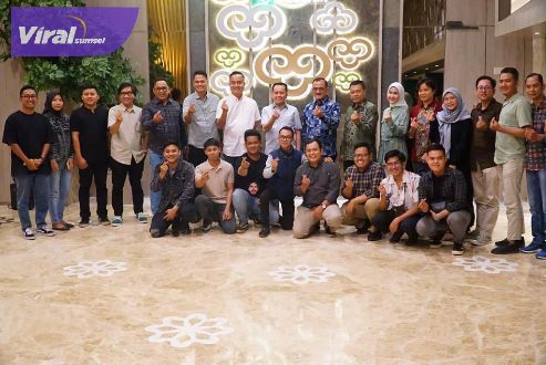 Pj Gubernur Sumsel Agus Fatoni saat bersilaturahmi dengan Admin Media Sosial (Medsos) Instagram di Hotel Excelton Palembang, Sumatera Selatan, Minggu (15/20/2023). Foto : viralsumsel.com/win
