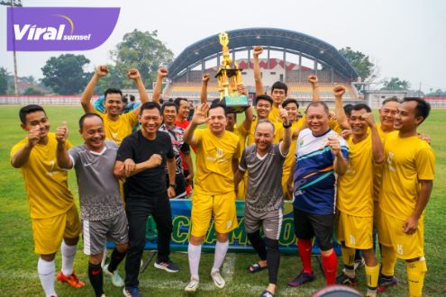 Perkuat Silaturahmi Pj Bupati Apriyadi "Merumput" Ikuti Muba Fourfeo Cup 2023. Foto : viralsumsel.com/dev