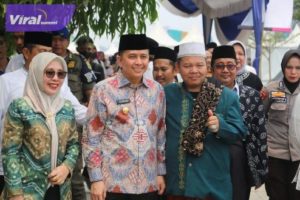 Penjabat (Pj) Gubernur Sumsel Agus Fatoni saat membuka Expo Kemandirian Pesantren dalam rangka menyambut Hari Santri 2023 di UIN Raden Fatah, Jakabaring, Rabu (18/10/2023). Foto : viralsumsel.com/win