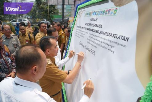 Penjabat (Pj) Gubernur Sumsel Agus Fatoni meresmikan Toko Kepo di Dinas Ketahanan Pangan dan Peternakan (DKPP) Provinsi Sumsel, Senin (16/10/2023).. Foto : viralsumsel.com/win