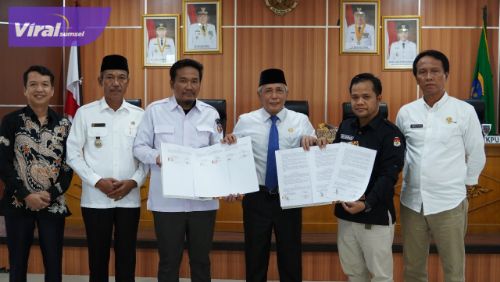 Pemkab, KPU dan Bawaslu OKI Tandatangani NPHD Pemilu. Foto : viralsumsel.com/fir
