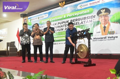 Gubernur Sumsel H Herman Deru, ketika rapat evaluasi dan percepatan penyaluran pupuk bersubsidi provinsi Sumsel tahun 2023, di Ballroom Hotel Swarna Dwipa Palembang, Kamis (14/9/2023).Foto : viralsumsel.com/win 