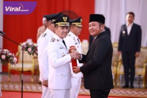 Gubernur Sumsel H. Herman Deru secara resmi melantik tujuh Penjabat (Pj) Bupati dan Walikota yang akan meneruskan kepemimpinan di sejumlah Kabupaten dan Kota di Sumsel. Foto : viralsumsel.com/win